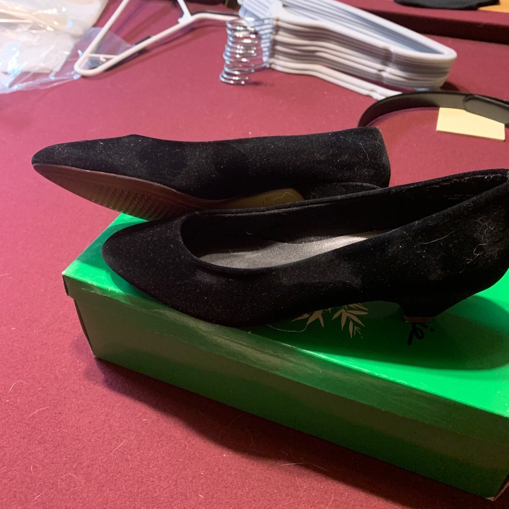 Annie black velvet pumps size 6